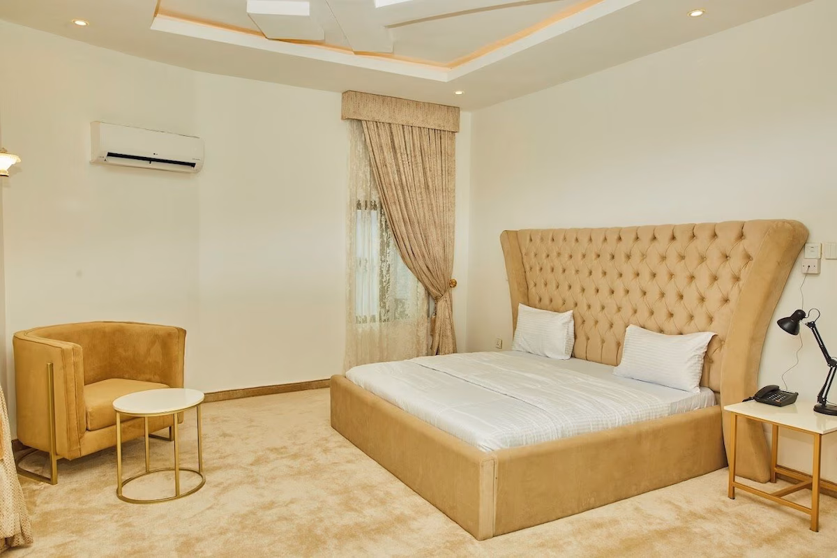 /web/uploads/116/De Castle Hotel & Resort Enugu/room-photos/Executive Room/de castle executive1jpg.jpg
